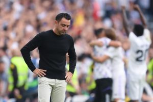 Barcelona defender holds talks with Xavi after worrying about a sale